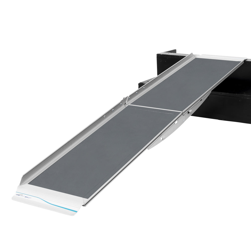 Aerolight-Lifestyle ramp surface and raised safety edges