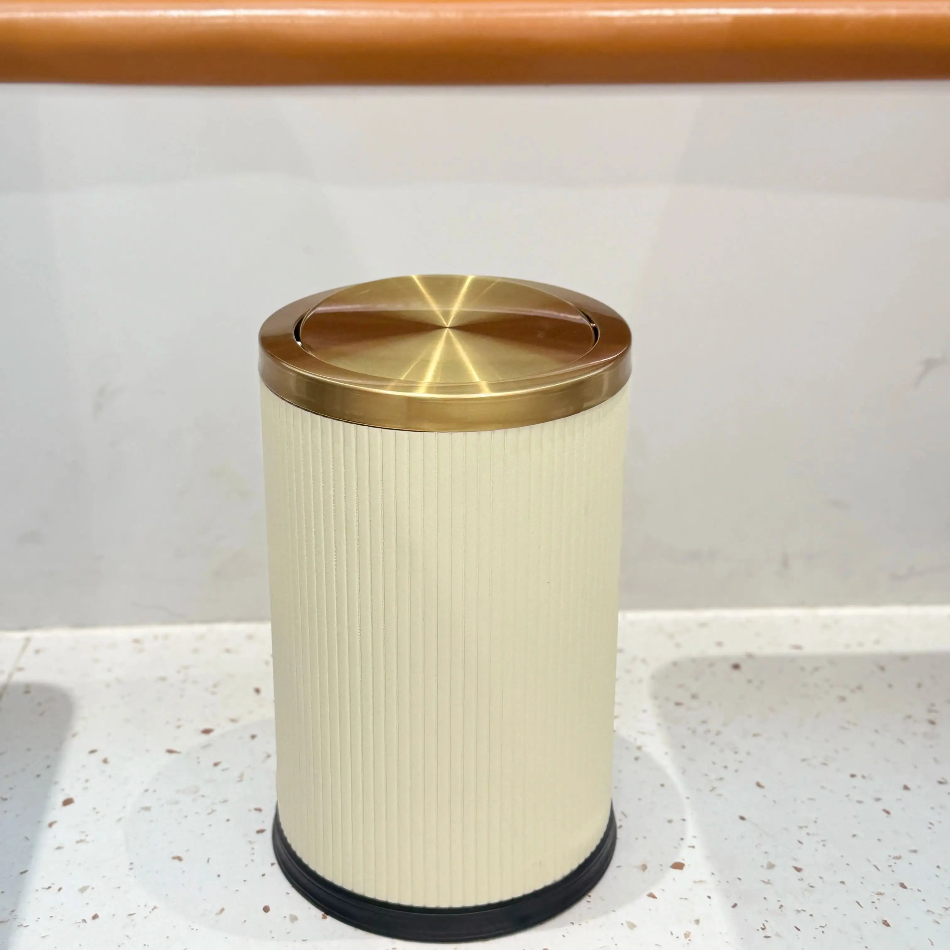 9 L Leather-Effect Bin