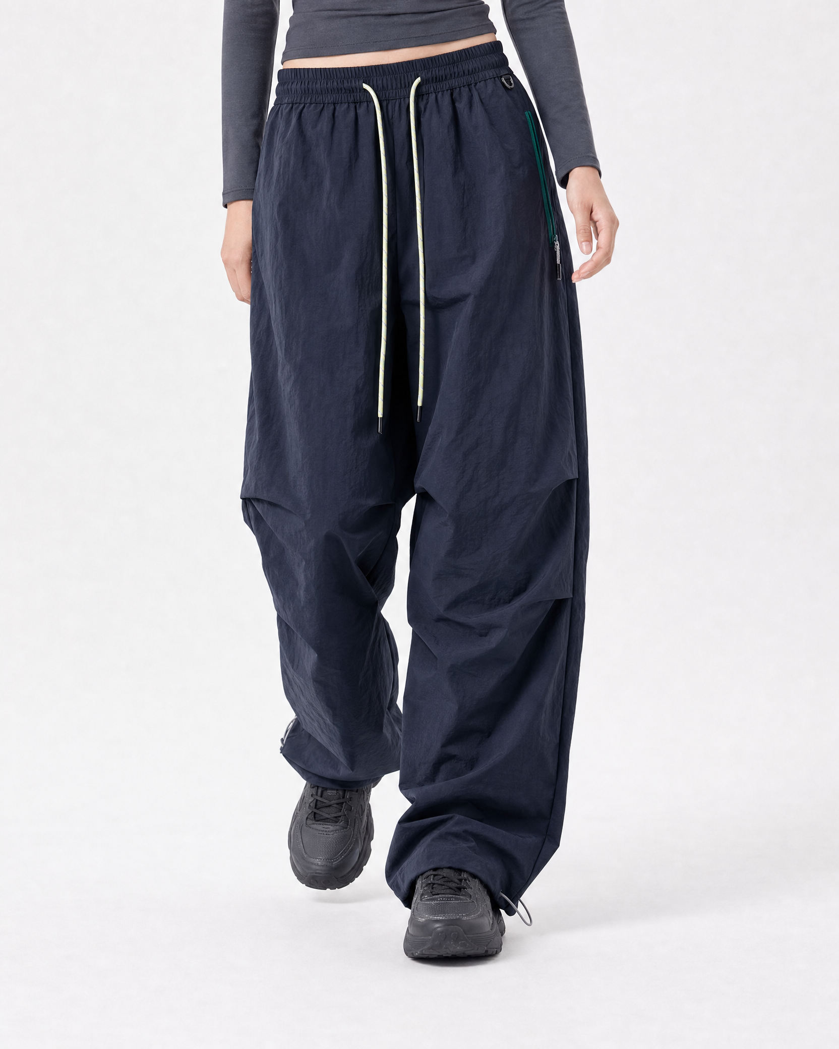 Women's water-repellent hiking trousers in navy, mid stride # Colour_Navy