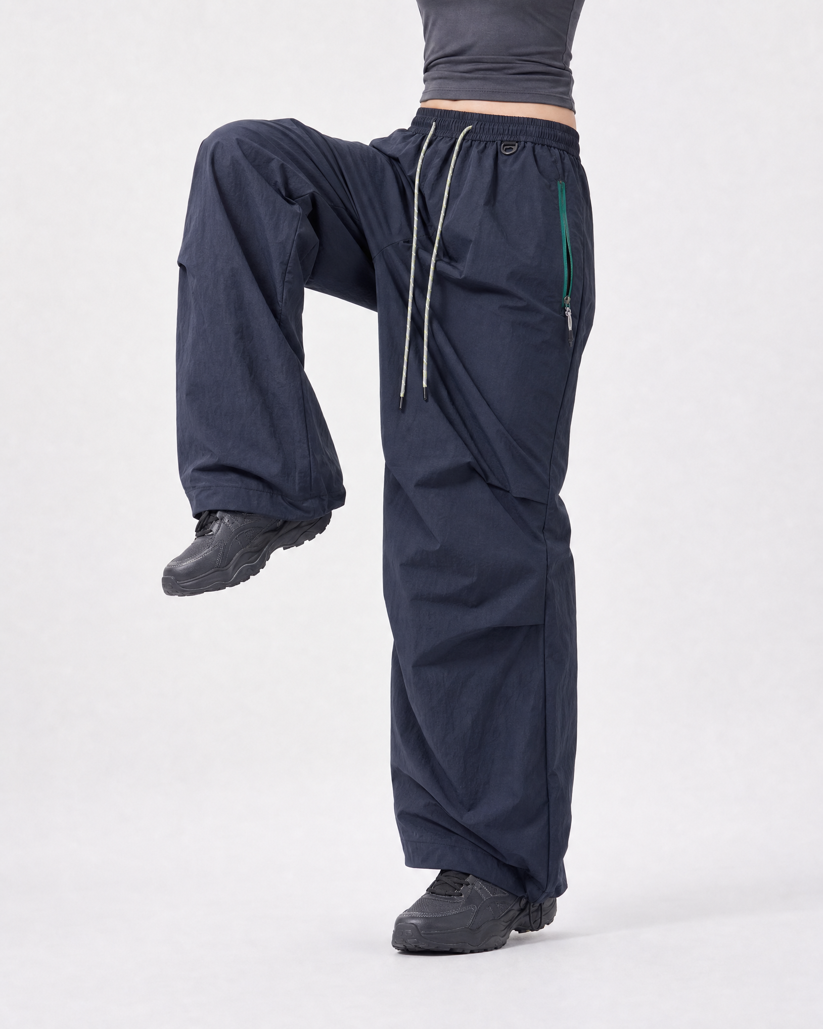 Women's water-repellent hiking trousers in navy, knee lift # Colour_Navy