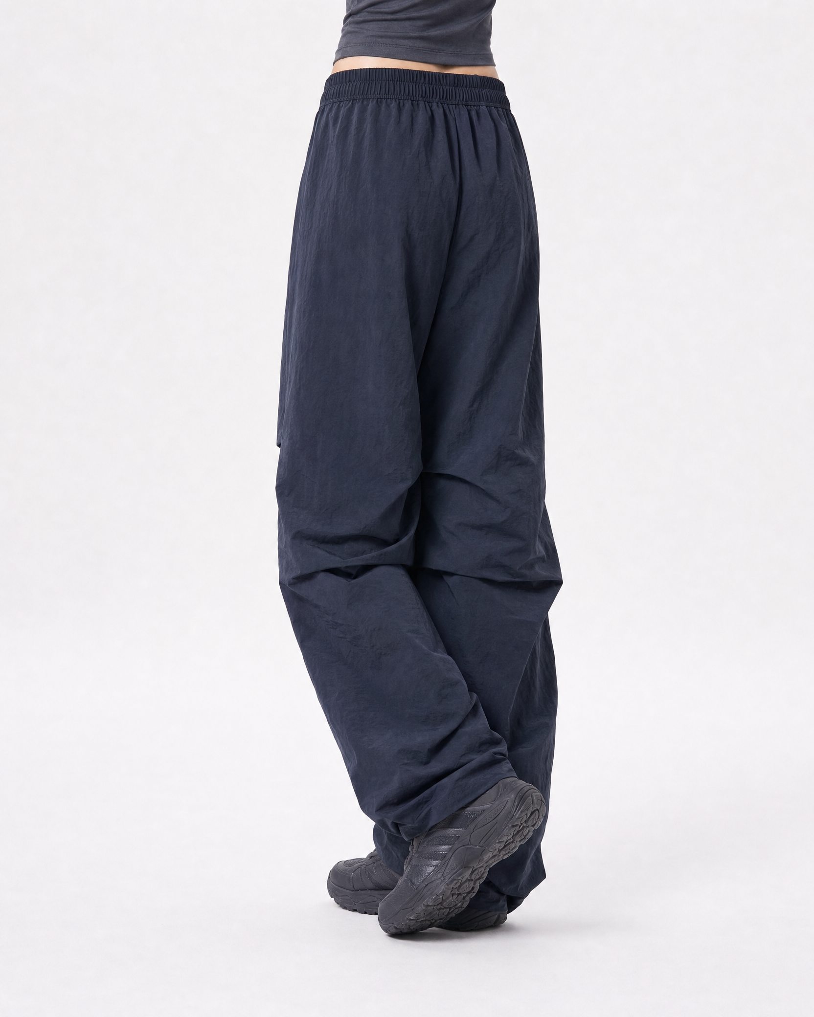 Women's water-repellent hiking trousers in navy, back view # Colour_Navy